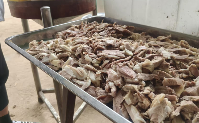 初伏至，新東電為家人們準備了美味羊肉湯！