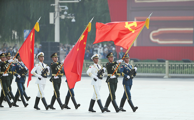 大屏映軍威，同心筑未來！新東電組織全員觀看閱兵！